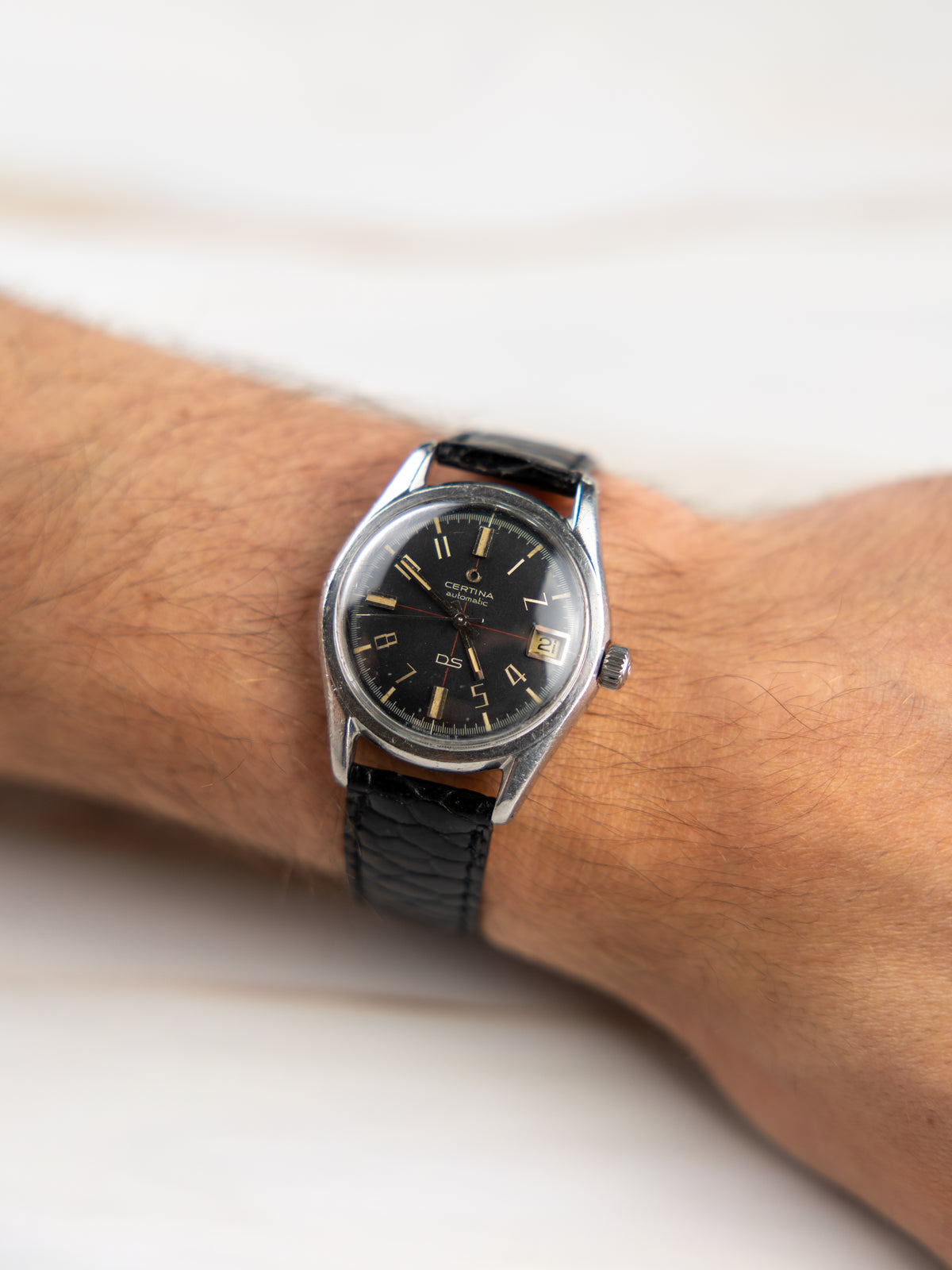 Certina DS Red Cross Ref. 5801-112 – Vintage Men's Watch Dark Dial 1960s | Cal. 25-651 Automatic