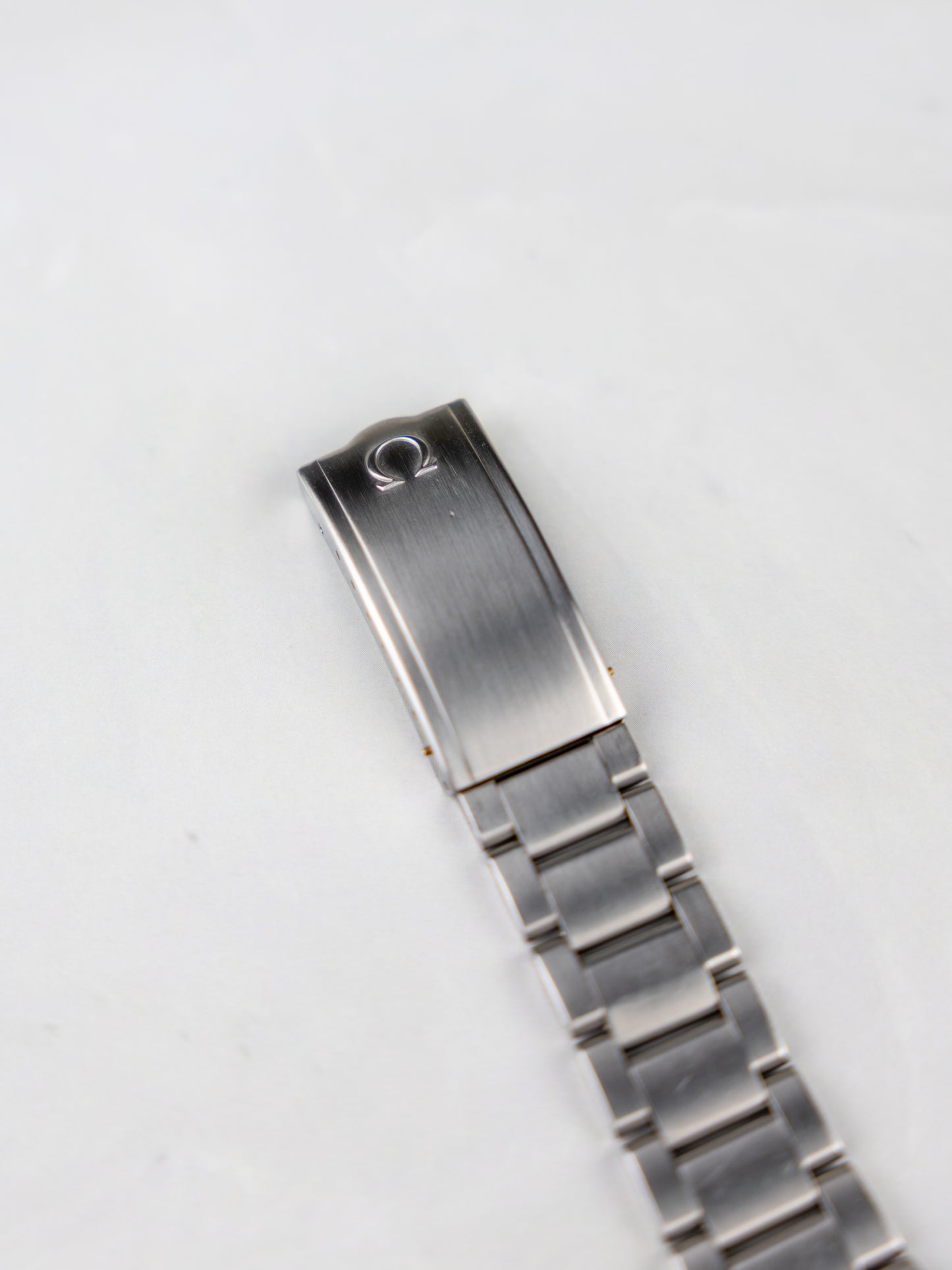 Omega Genève Ref. 166.099 – Vintage Men's Watch Silver-Grey Sunburst Dial 1970s | Automatic