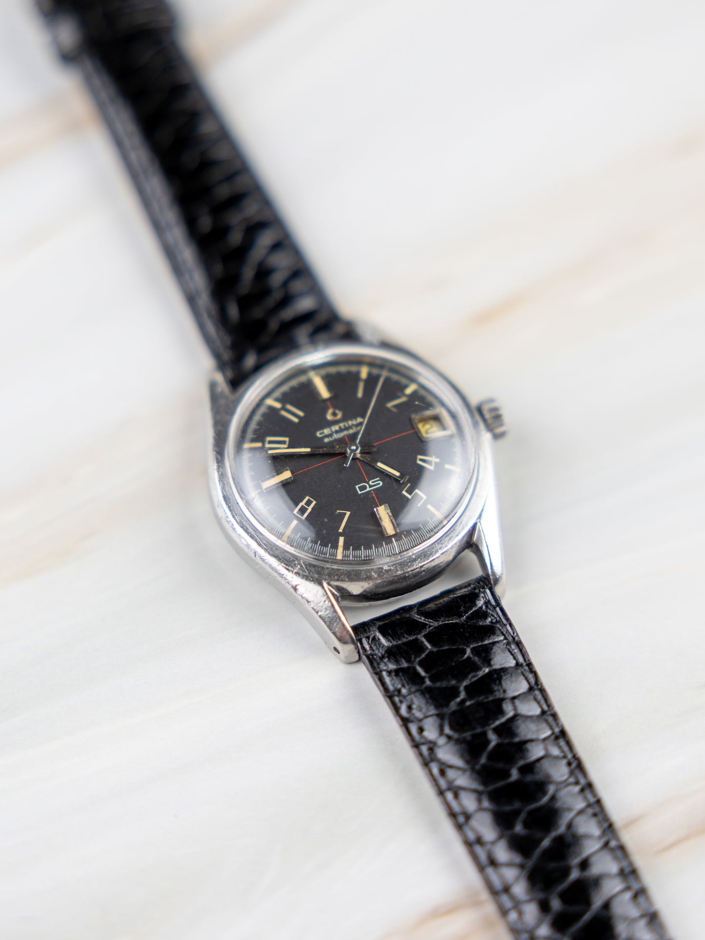 Certina DS Red Cross Ref. 5801-112 – Vintage Men's Watch Dark Dial 1960s | Cal. 25-651 Automatic