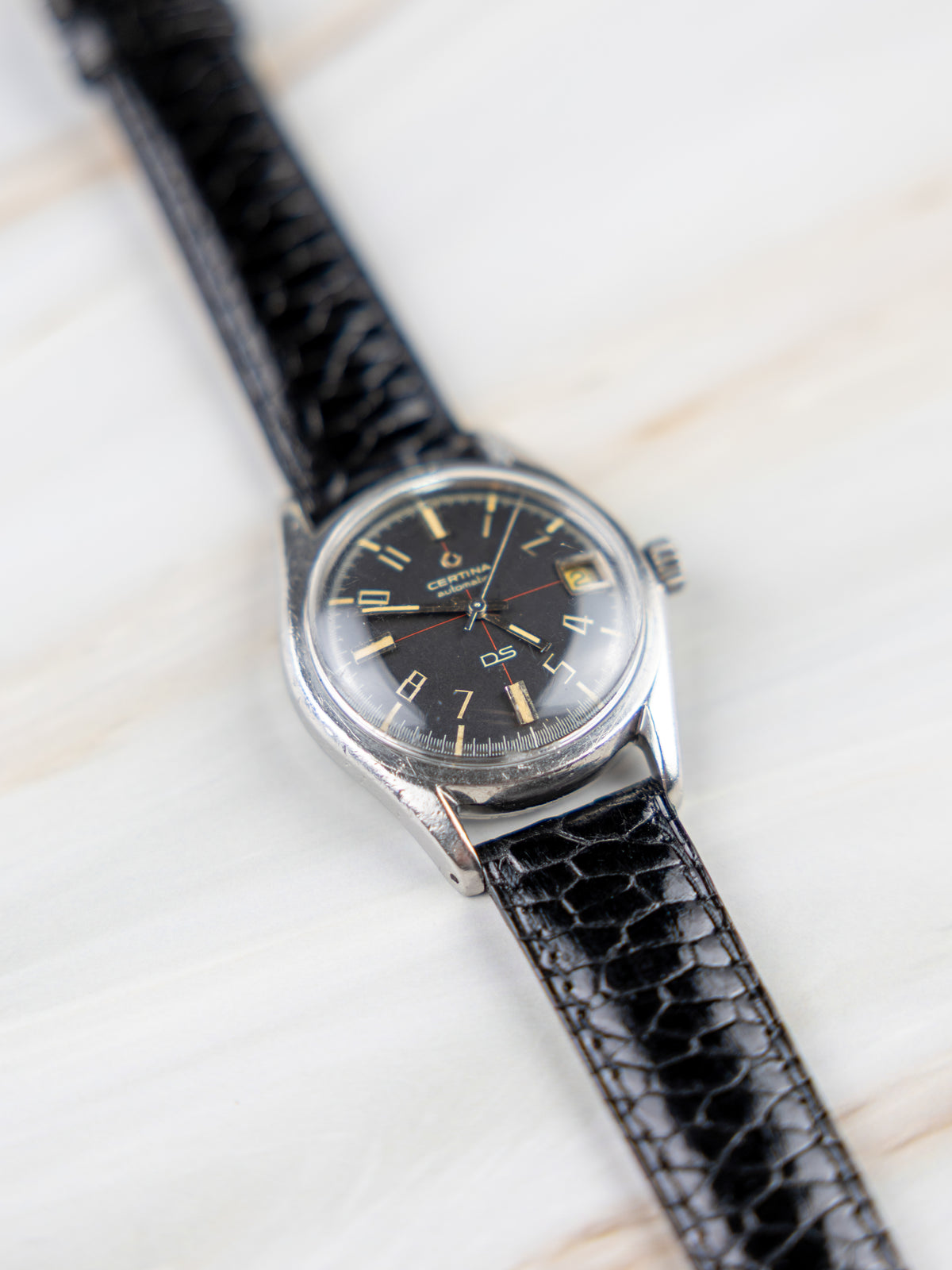 Certina DS Red Cross Ref. 5801-112 – Vintage Men's Watch Dark Dial 1960s | Cal. 25-651 Automatic