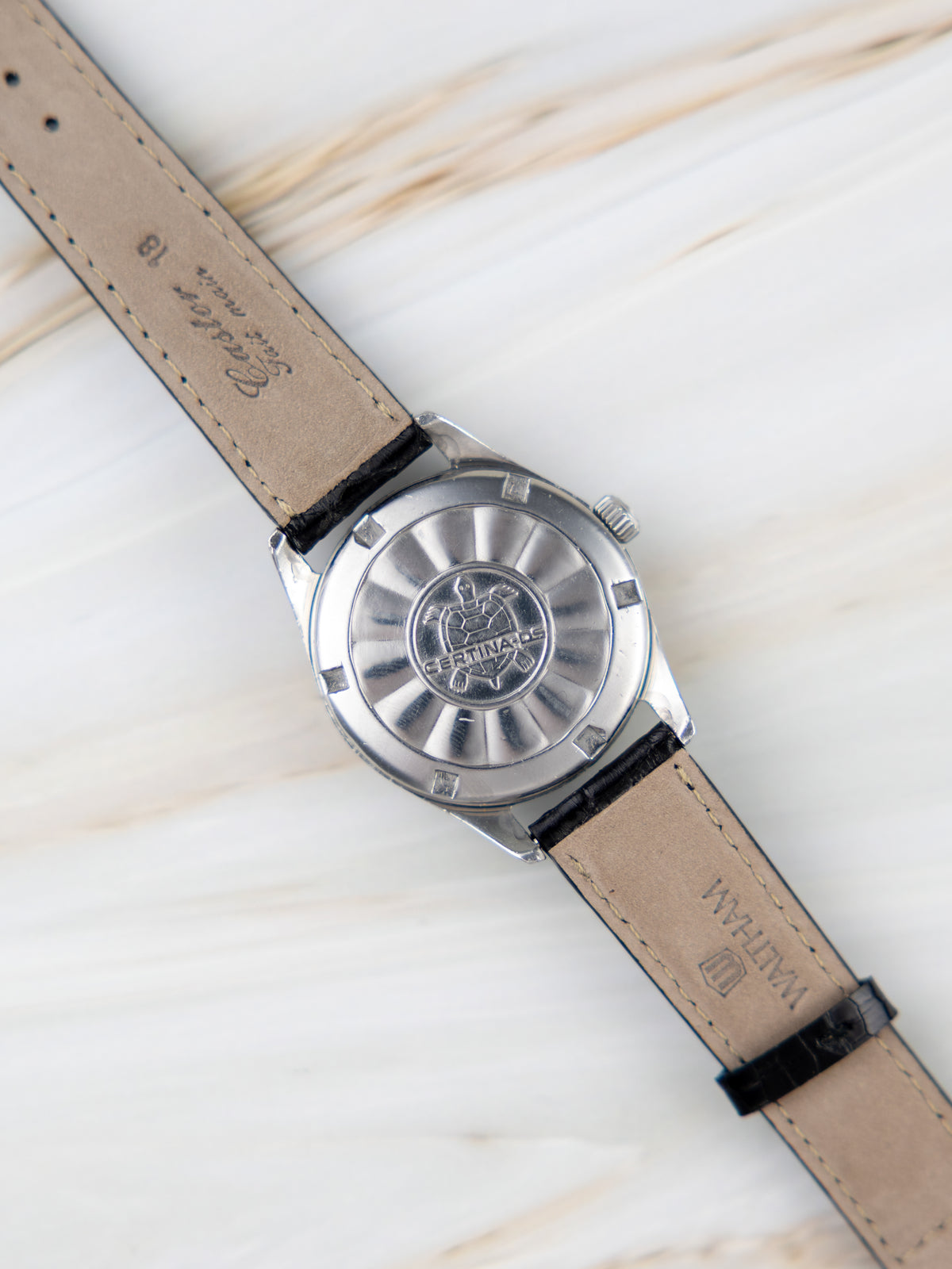 Certina DS Red Cross Ref. 5801-112 – Vintage Men's Watch Dark Dial 1960s | Cal. 25-651 Automatic