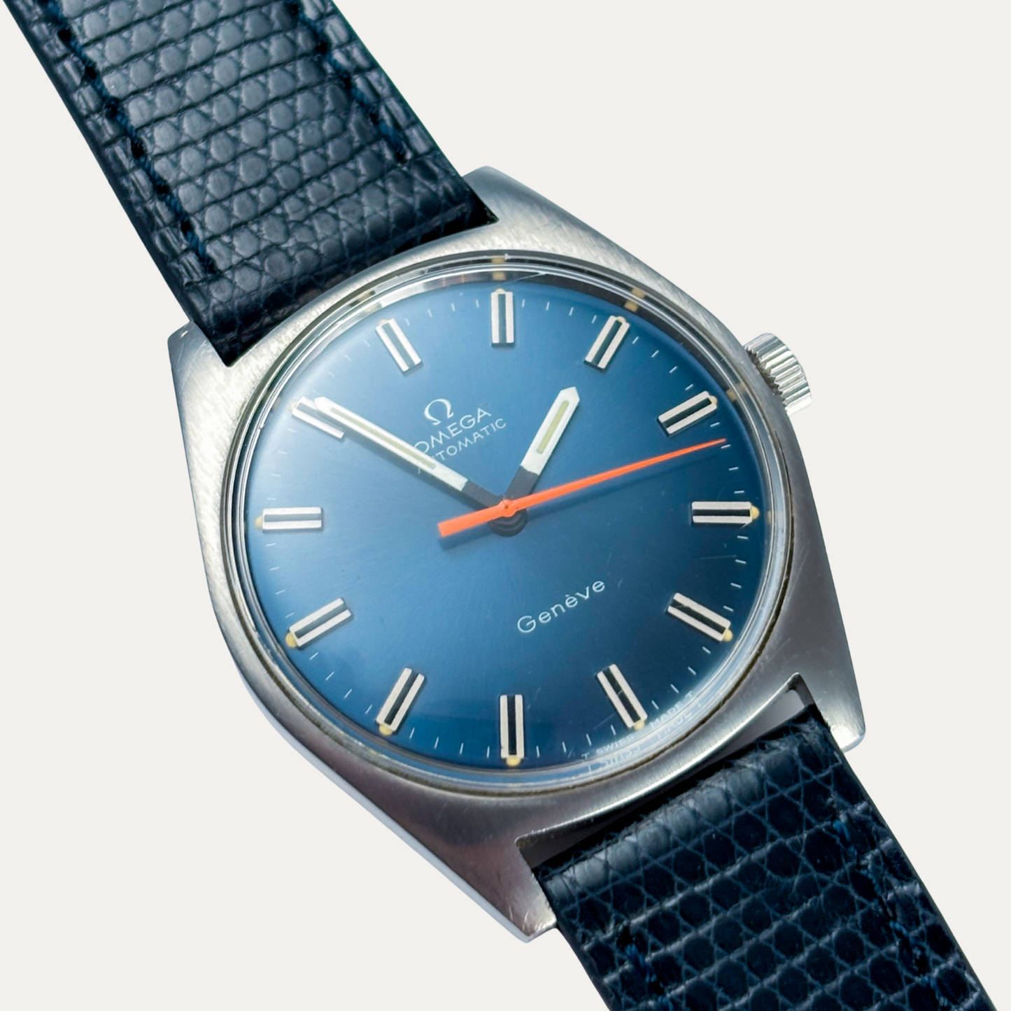 Omega Genève Ultraman Réf. 165.041 – Rare montre vintage pour homme à cadran bleu 1968