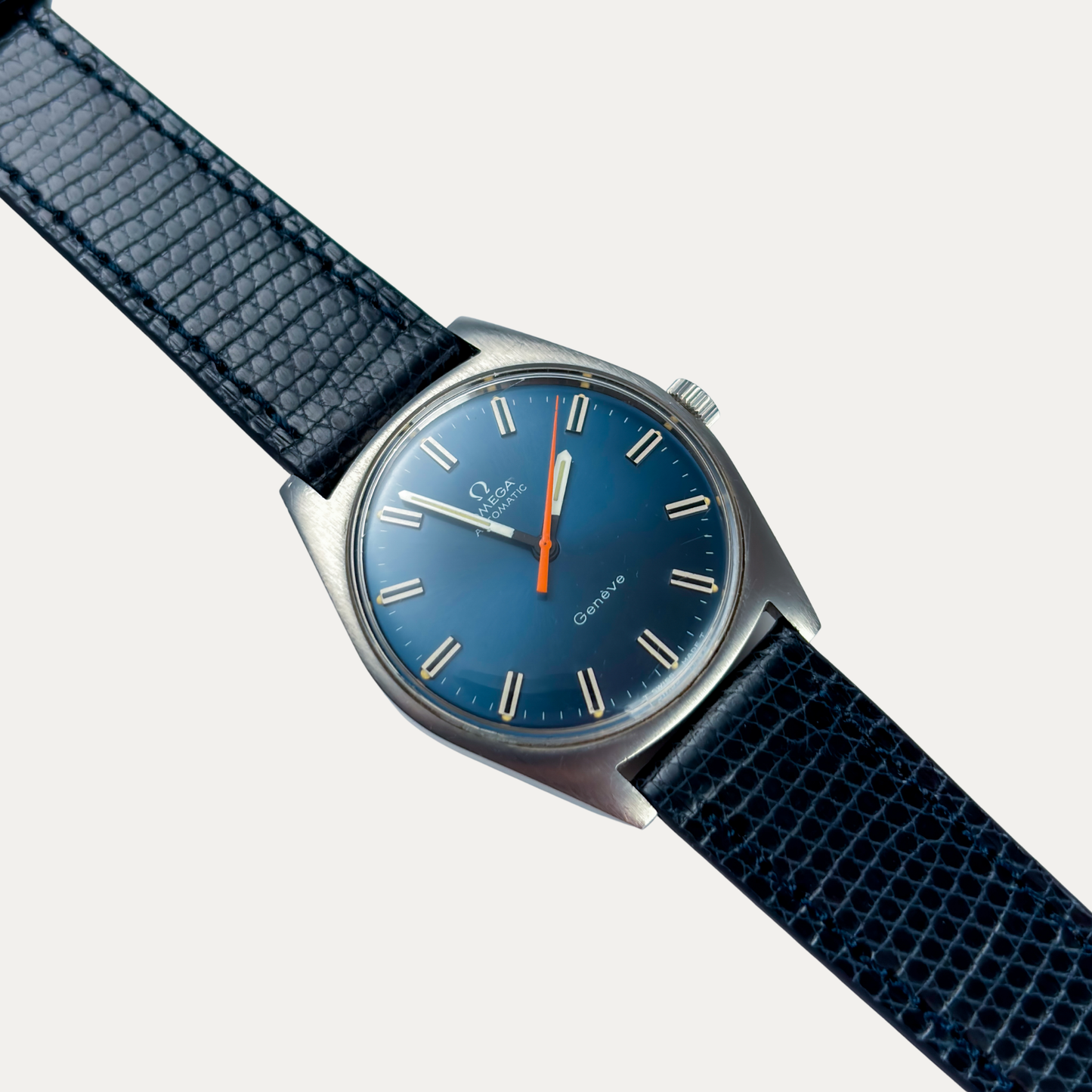 Omega Genève Ultraman Réf. 165.041 – Rare montre vintage pour homme à cadran bleu 1968