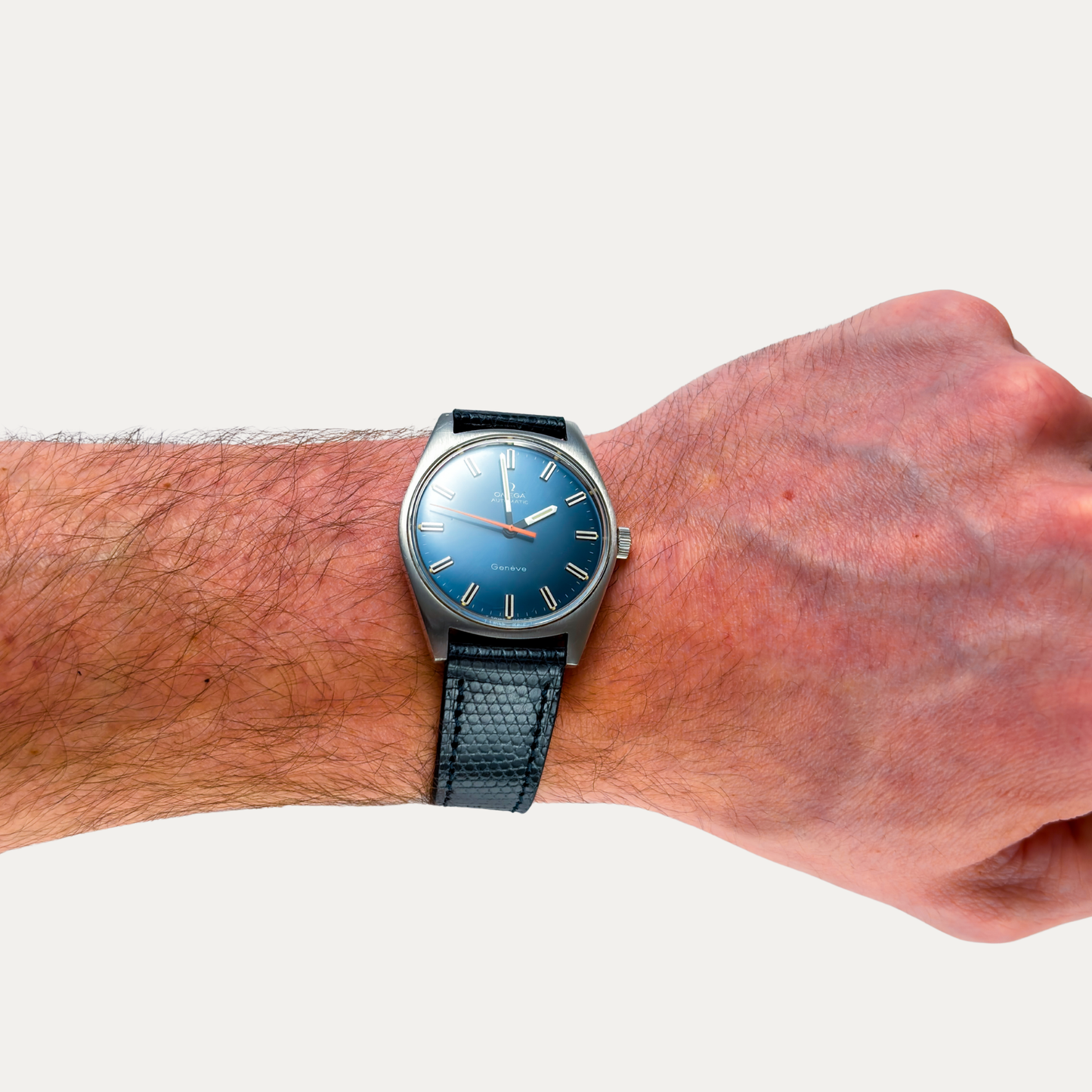 Omega Genève Ultraman Réf. 165.041 – Rare montre vintage pour homme à cadran bleu 1968